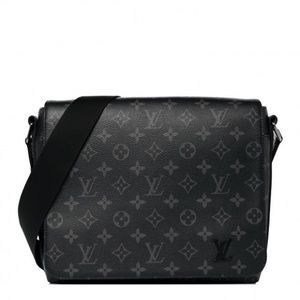 Louis Vuitton district monogram pm messenger